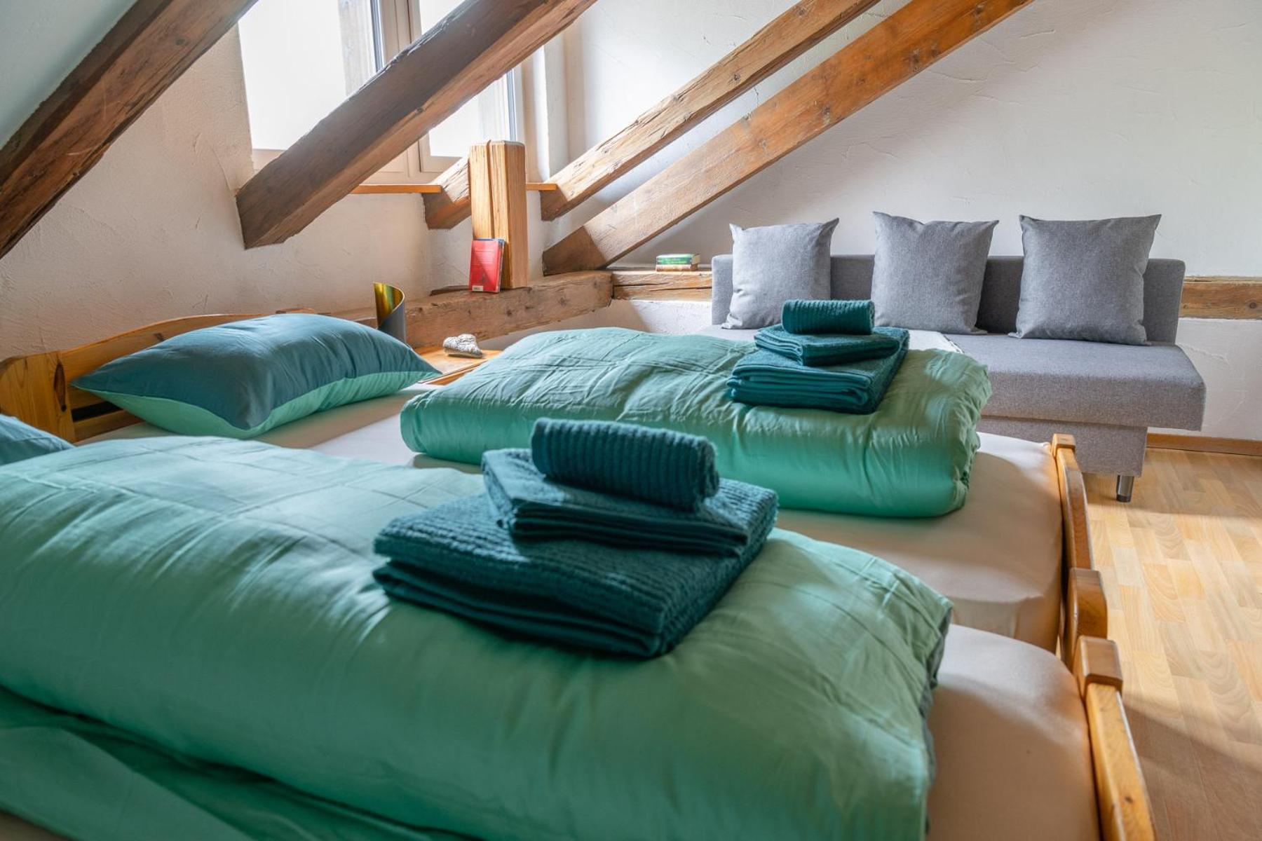 Chrona Bed & Breakfast Jenaz Oda fotoğraf
