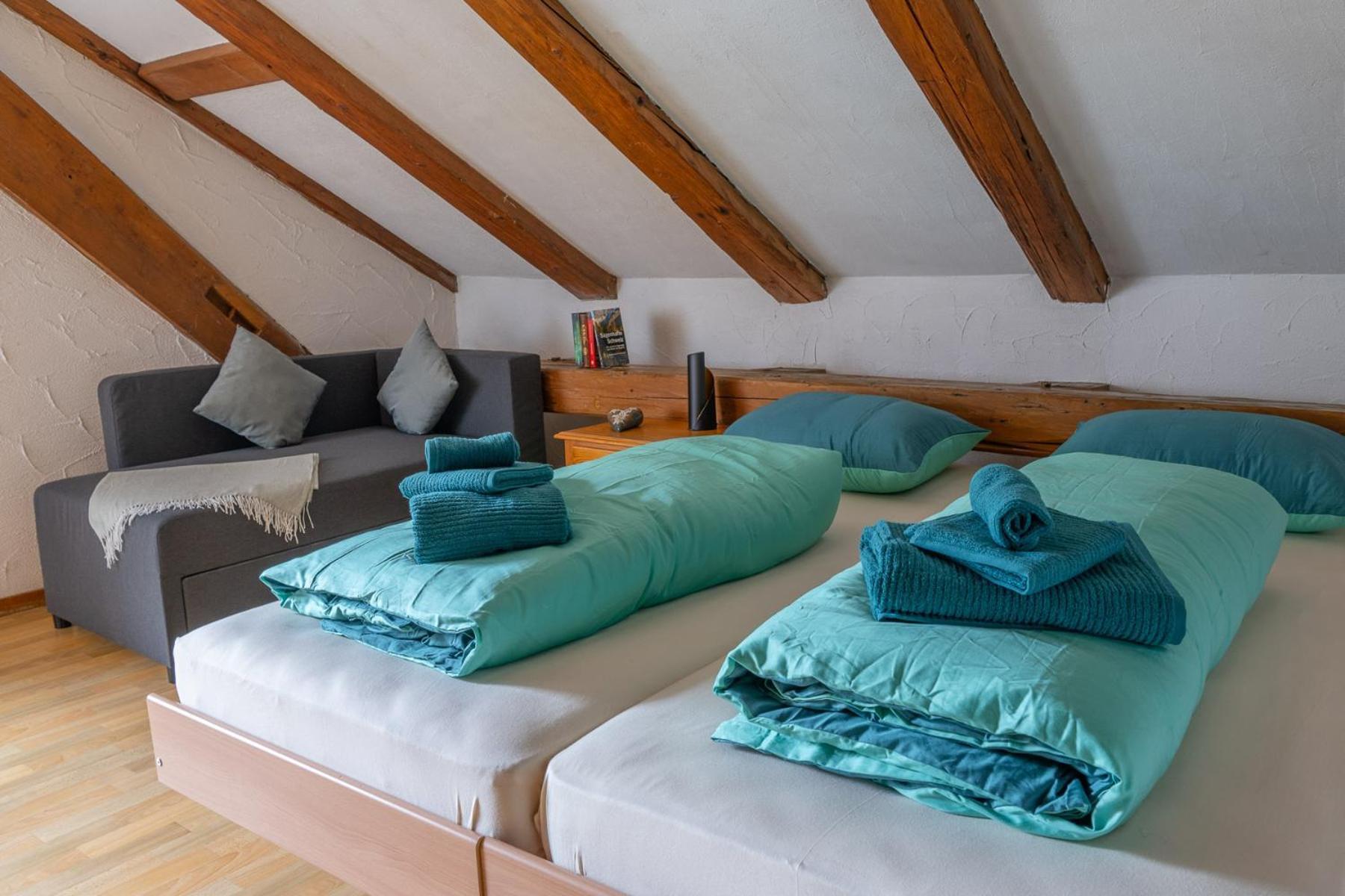 Chrona Bed & Breakfast Jenaz Oda fotoğraf